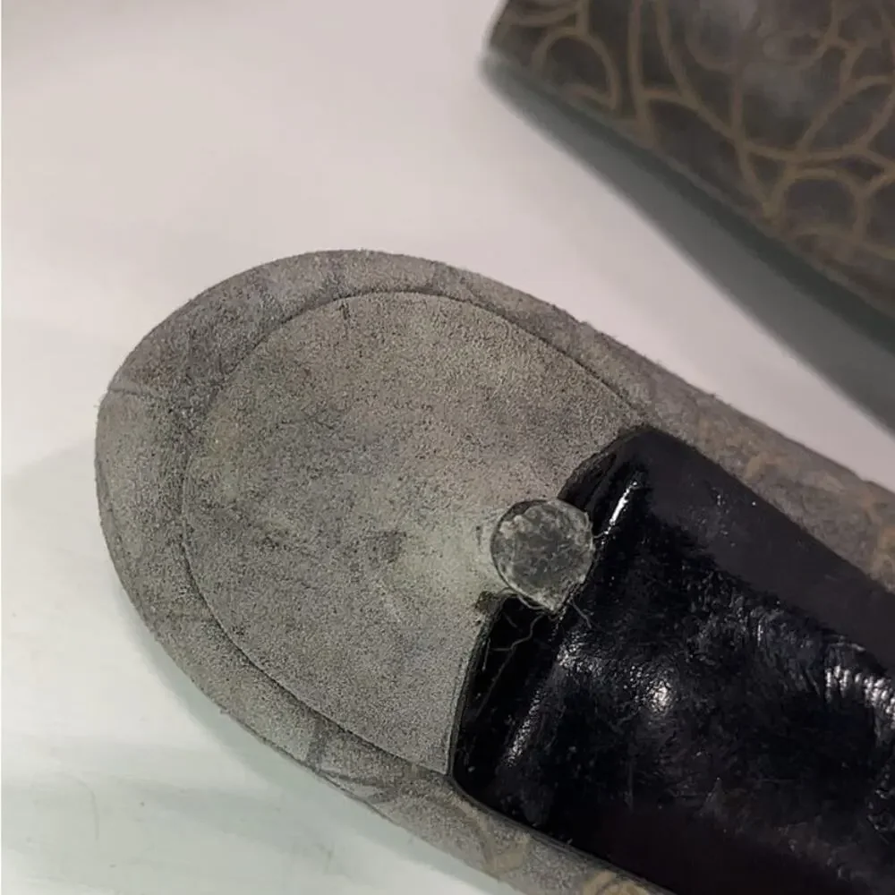 CHANEL Gray Floral Textured Leather Suede Kitten Low Heel EU 39 - Picture 9 of 10